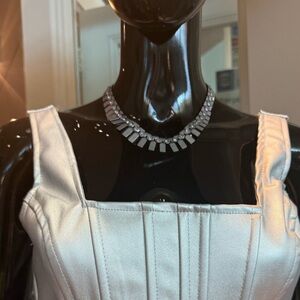 NWT Premier Designs “Nod to Mod” Silver Necklace